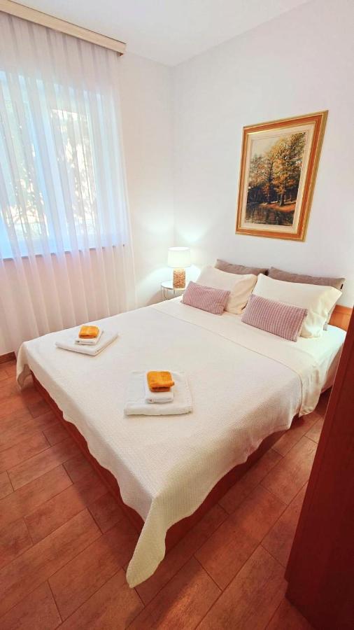Apartments Lola โรวีน ภายนอก รูปภาพ