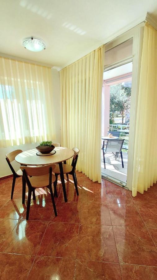 Apartments Lola โรวีน ภายนอก รูปภาพ
