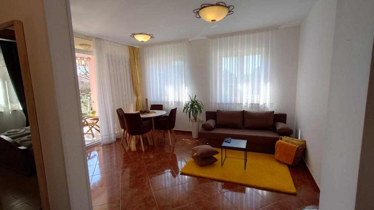 Apartments Lola โรวีน ภายนอก รูปภาพ