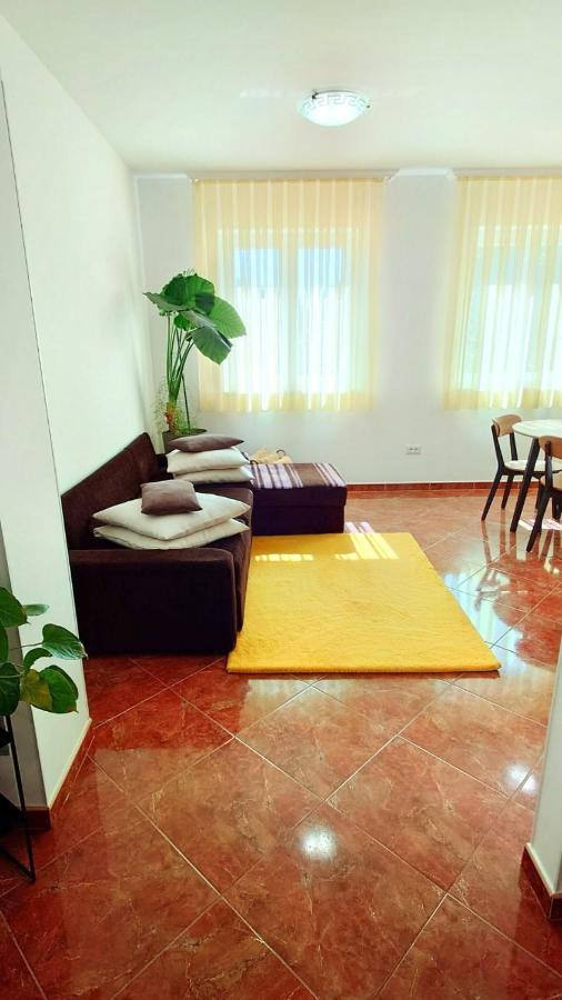 Apartments Lola โรวีน ภายนอก รูปภาพ