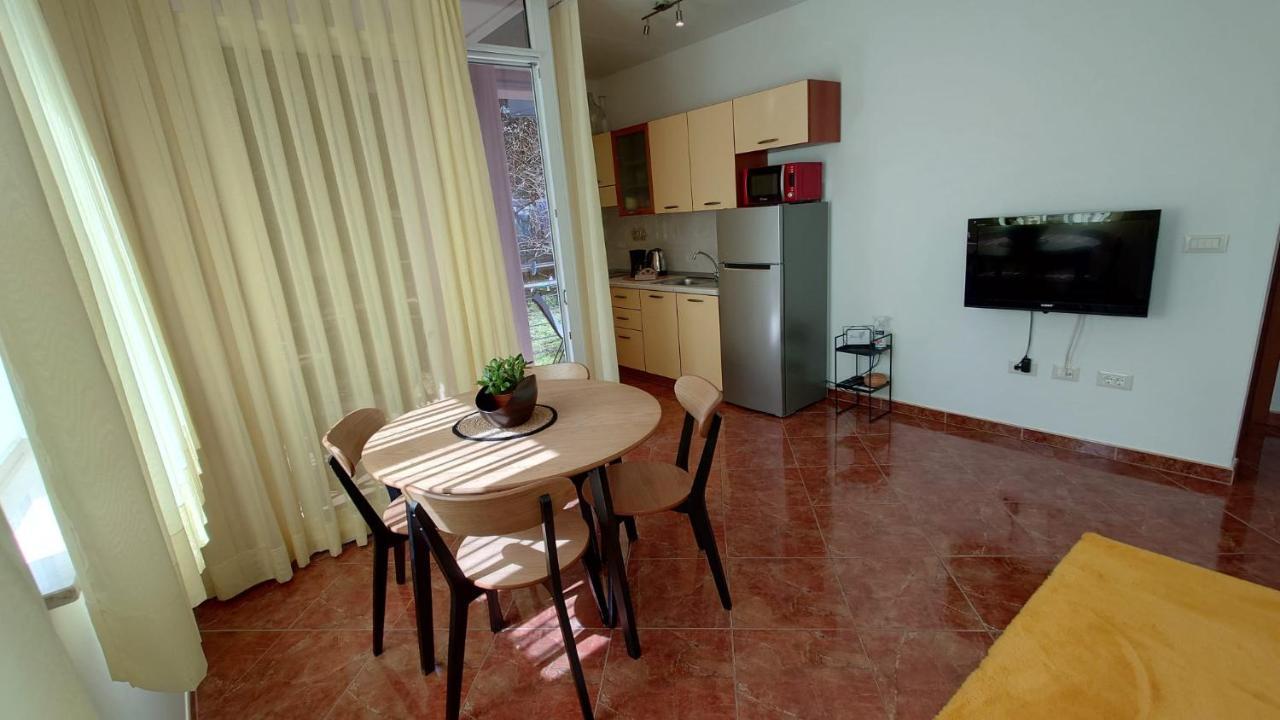 Apartments Lola โรวีน ภายนอก รูปภาพ