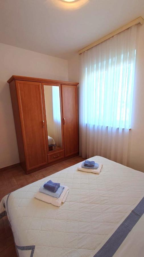 Apartments Lola โรวีน ภายนอก รูปภาพ