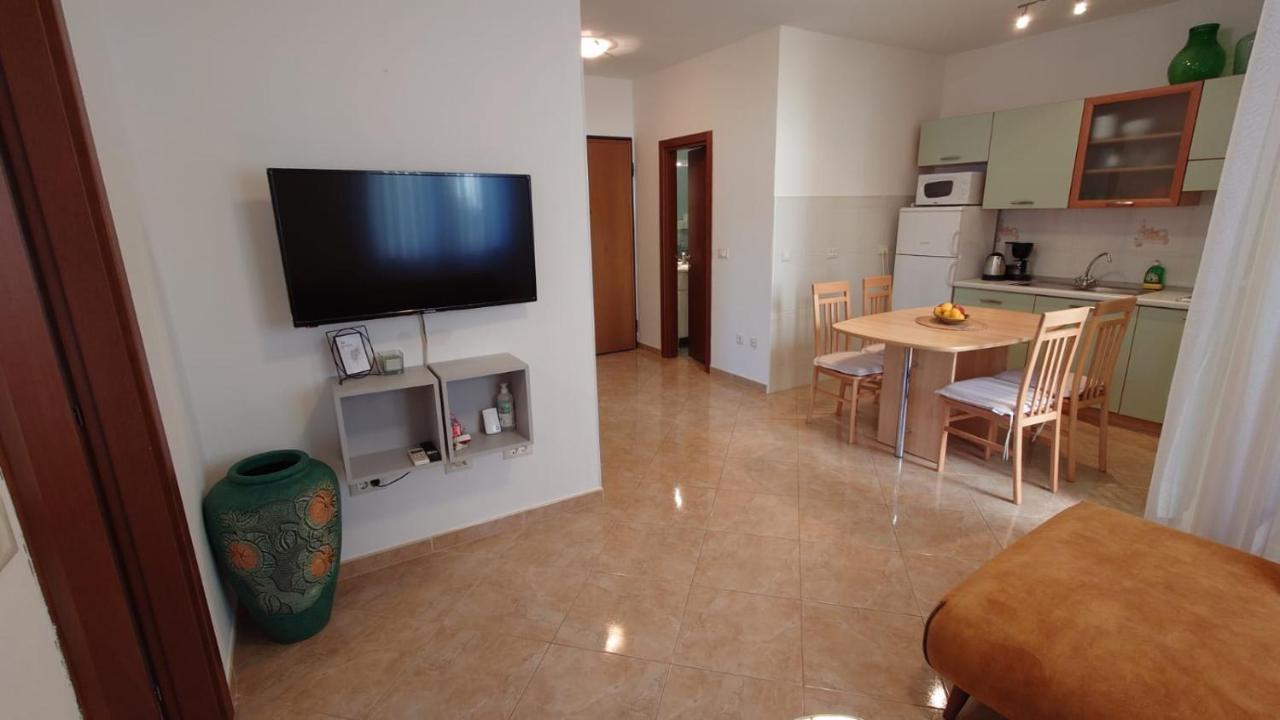 Apartments Lola โรวีน ภายนอก รูปภาพ