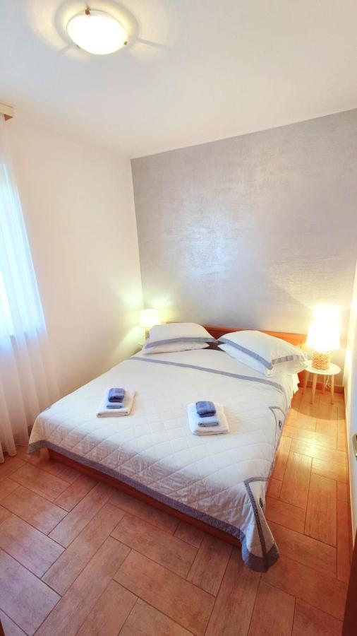 Apartments Lola โรวีน ภายนอก รูปภาพ