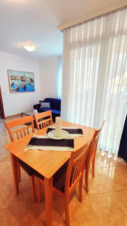 Apartments Lola โรวีน ภายนอก รูปภาพ