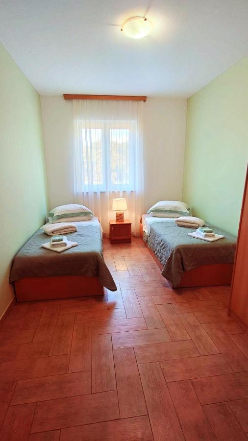 Apartments Lola โรวีน ภายนอก รูปภาพ